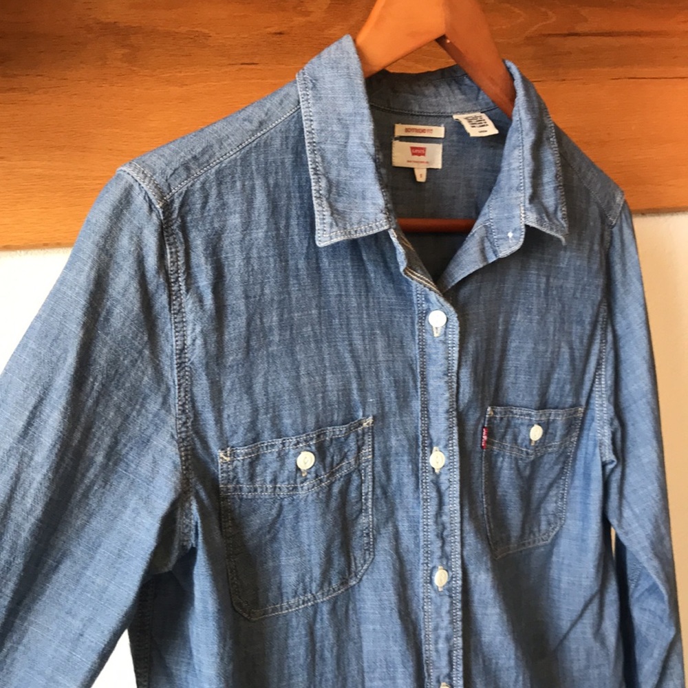 Levi’s Boyfriend Fit Button-up Shirt - Picture 2 of 13